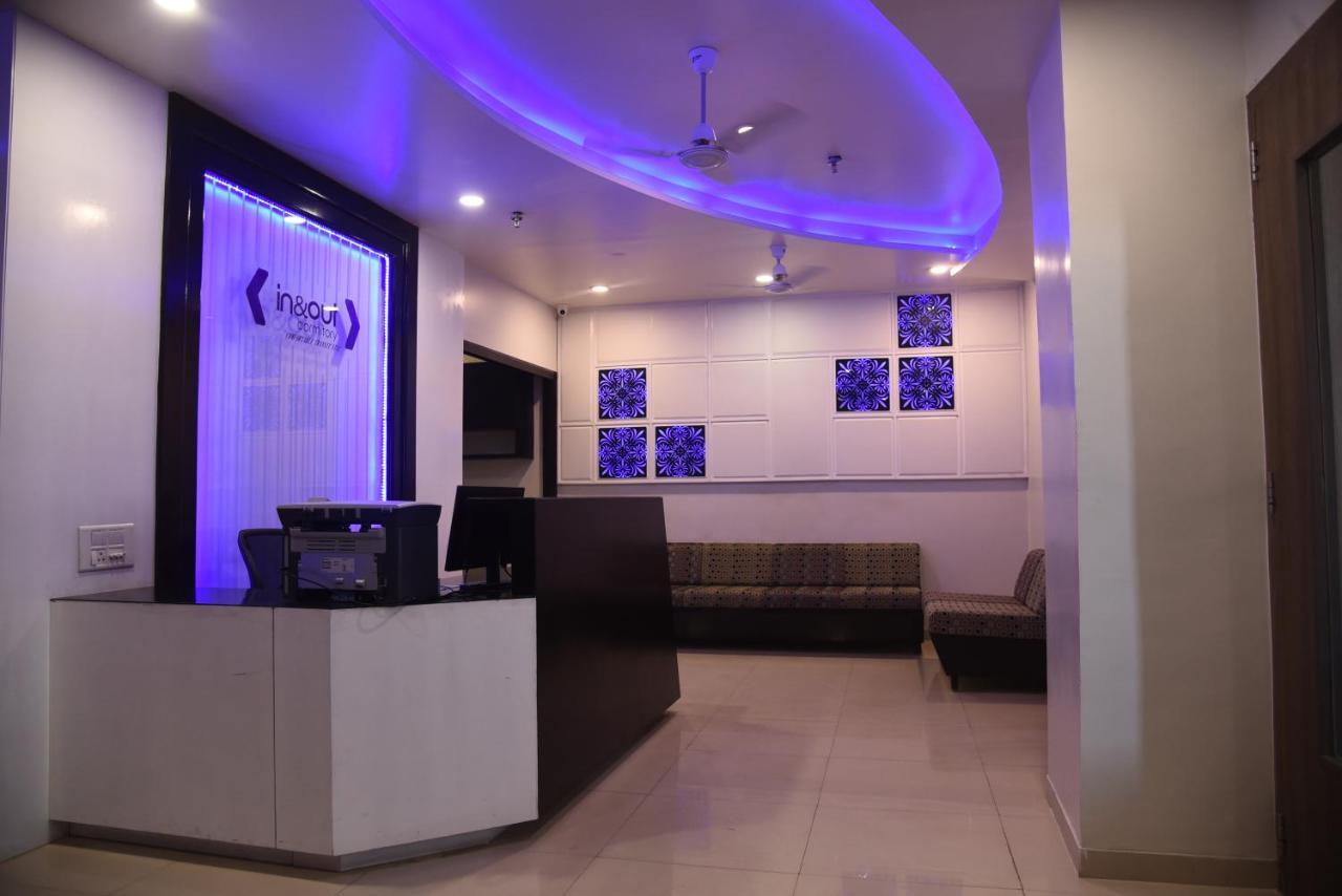 In & Out Dormitory Ahmedabad Luaran gambar