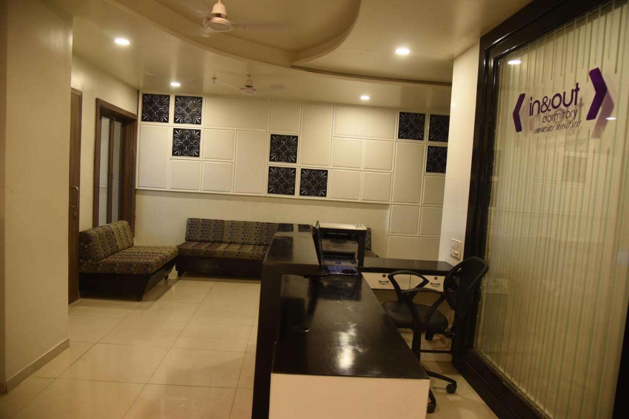 In & Out Dormitory Ahmedabad Luaran gambar