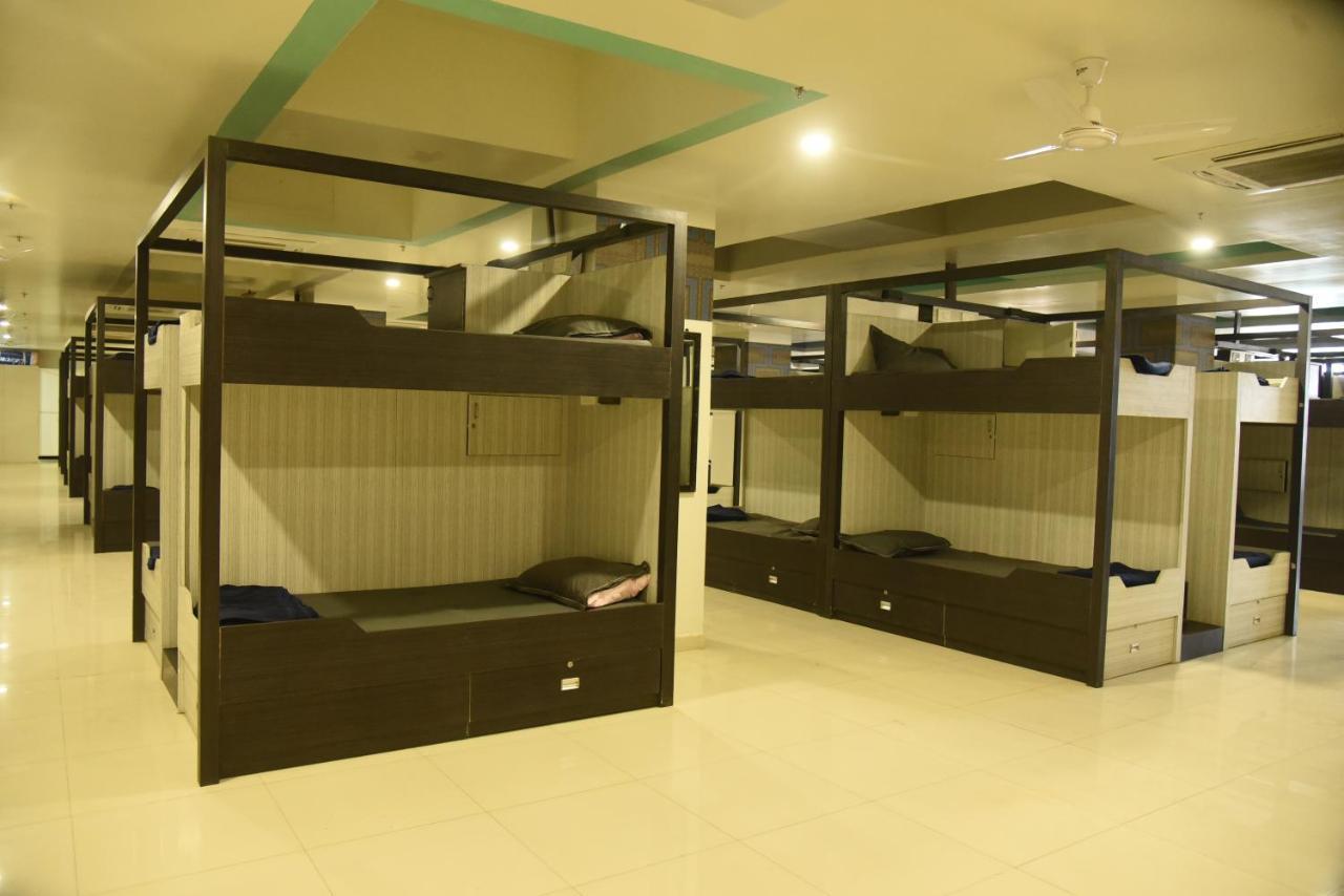 In & Out Dormitory Ahmedabad Luaran gambar