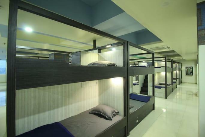 In & Out Dormitory Ahmedabad Luaran gambar