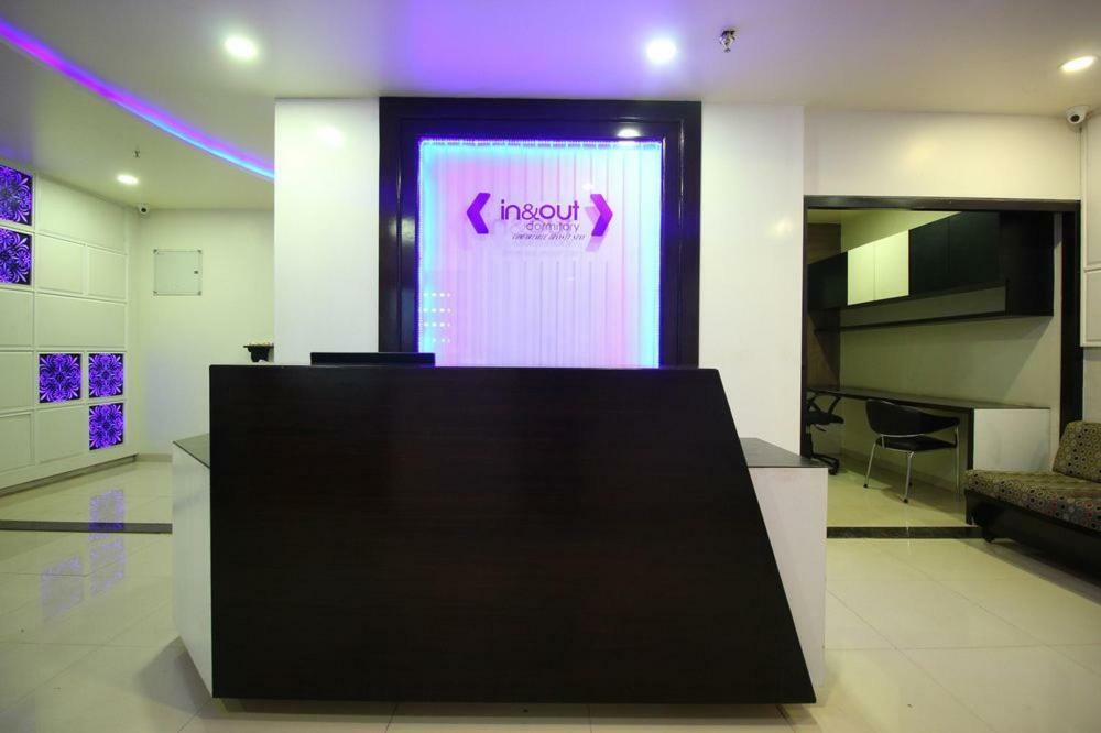 In & Out Dormitory Ahmedabad Luaran gambar